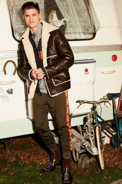 Look 30
